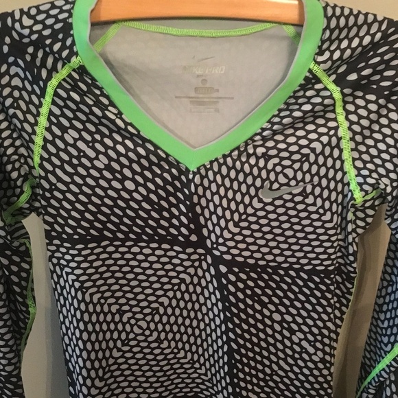 Nike pro fitted long sleeved running shirt - Picture 3 of 4